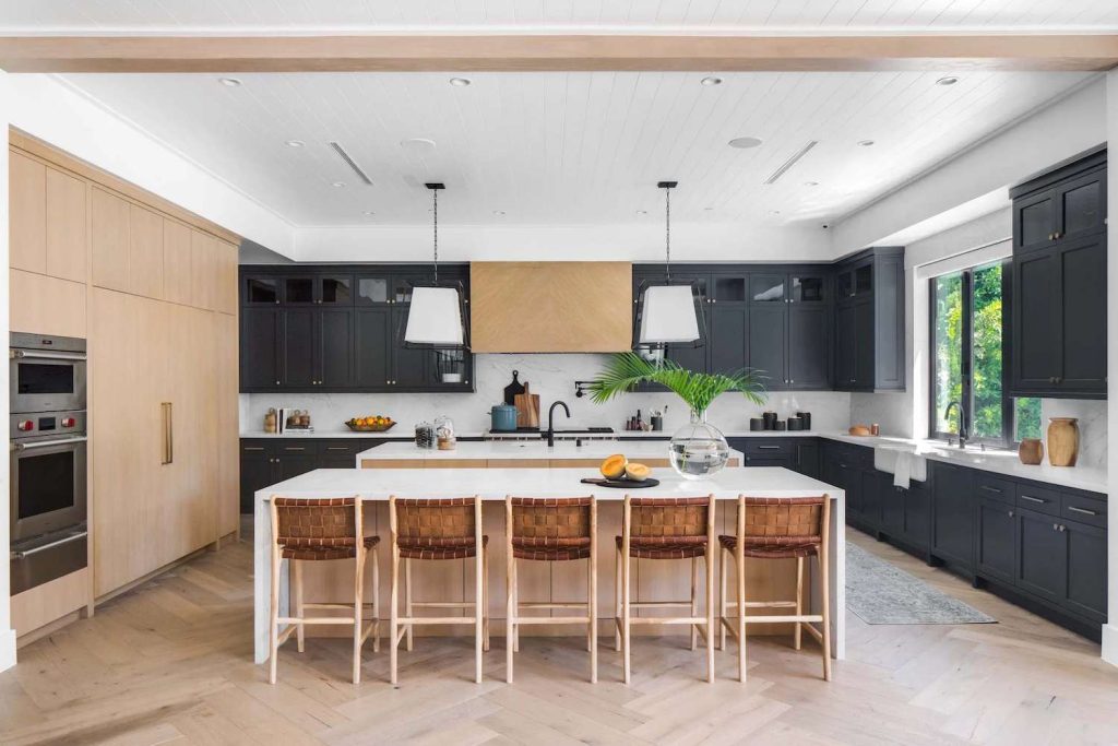 U-Shaped Kitchen with Island (Large Layouts)