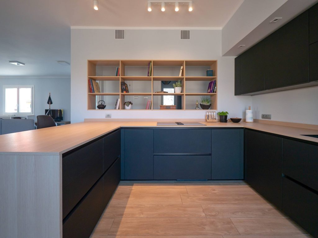 Scandinavian-Style U Kitchen